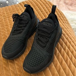 Nike woman’s Air Max 270 Shoes